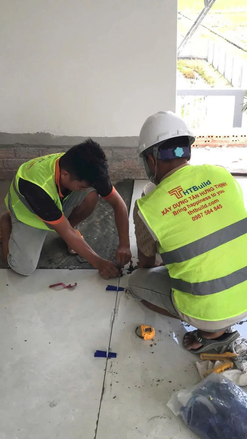 Đội ngũ THT Build tại công trường 4