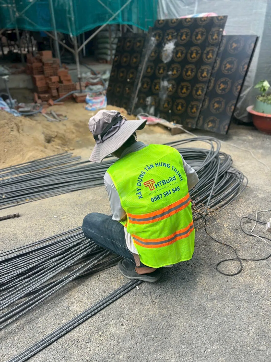Đội ngũ THT Build tại công trường 6